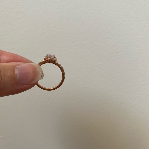 Rosegold elevated heart ring from Pandora - Picture 2 of 4